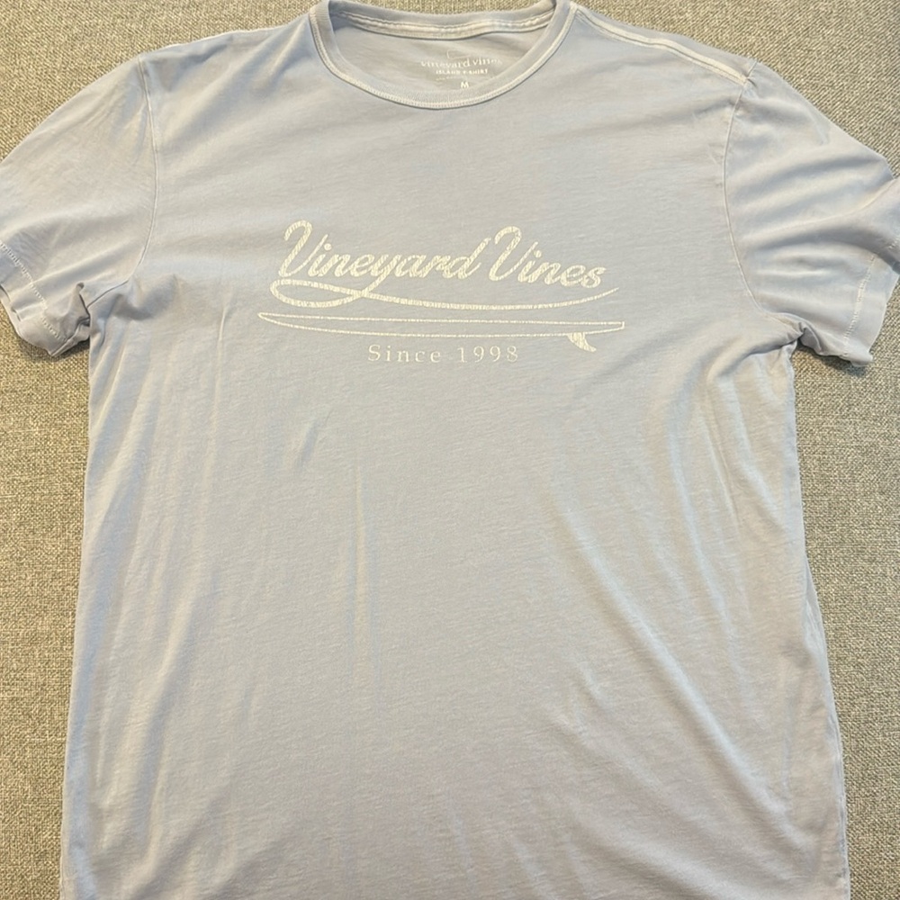 Vineyard Vines Surfboard Island Tshirt Mens size medium